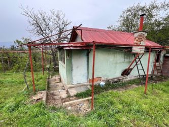 Къща / Вила във Вилна Зона на Казанлък ”Старите Лозя” с 600 кв Двор