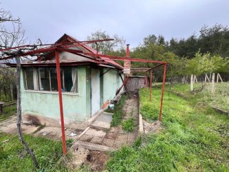 Къща / Вила във Вилна Зона на Казанлък ”Старите Лозя” с 600 кв Двор