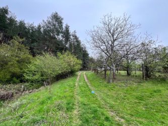 Къща / Вила във Вилна Зона на Казанлък ”Старите Лозя” с 600 кв Двор