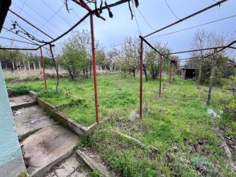 Къща / Вила във Вилна Зона на Казанлък ”Старите Лозя” с 600 кв Двор