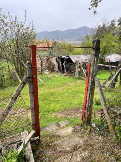 Къща / Вила във Вилна Зона на Казанлък ”Старите Лозя” с 600 кв Двор