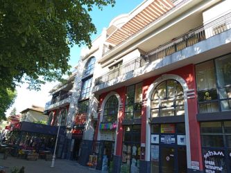 Продава се напълно обзаведен апартамент с една спалня в идеалния център на Казанлък – отлична инвестиция