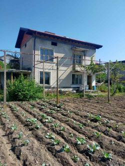 Продава къща в село Габарево