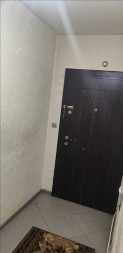 Продава напълно обзаведен двустаен апартамент в ж.к. Изток 29