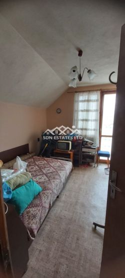 Продава монолитна къща в село Средногорово