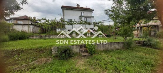 Продава монолитна къща в село Средногорово