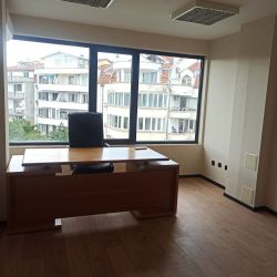 Агенция СЕЛЕКТ  отдава под наем офис център