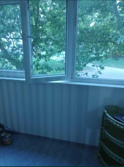 Продава напълно обзаведен двустаен апартамент в ж.к. Изток 29