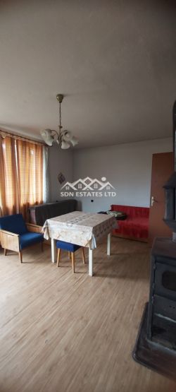 Продава монолитна къща в село Средногорово