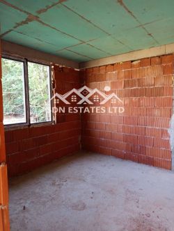 Продава новопостроена къща в предпочитан за живеене квартал