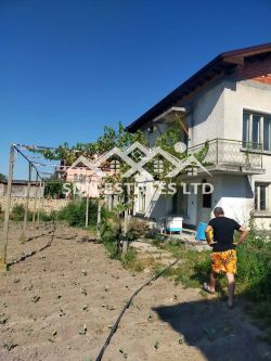 Продава къща в село Габарево