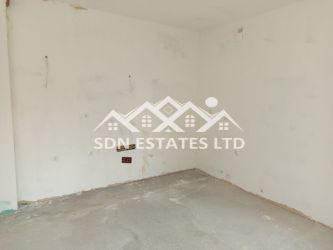 Продава се 3-стаен апартамент с двор и паркомясто в гр. Казанлък