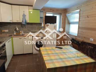 Продава прекрасна къща в района на магазин Си Би  Ес