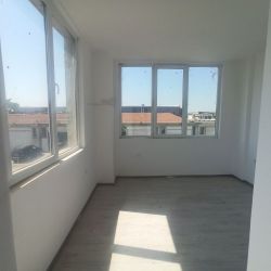 Офиси за продажба в административна сграда