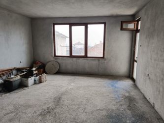 Продава прекрасна къща в град Крън