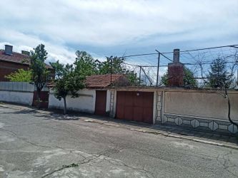 Агенция Имотекс продава къща в гр. Николаево.