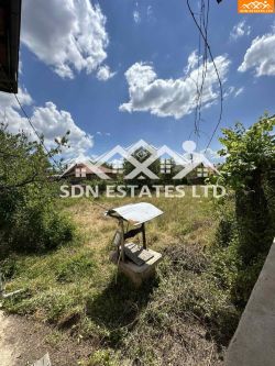 Продава се едноетажна къща с голям двор в предпочитаното село Голямо Дряново