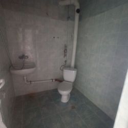 Офиси за продажба в административна сграда