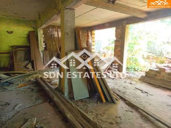 Продава сграда с търговско помощение в центъра на Дунавци