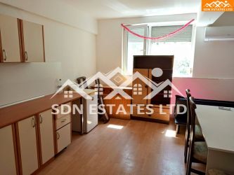 Продава двустаен апартамент до Болницата