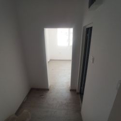 Офиси за продажба в административна сграда