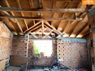 Продава сграда с търговско помощение в центъра на Дунавци