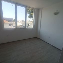 Офиси за продажба в административна сграда