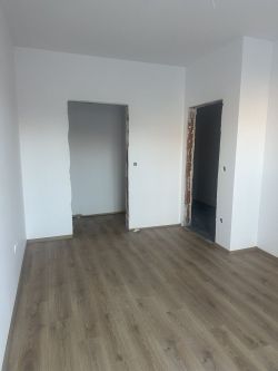 Продава тристаен апартамент, ново сторителство, в широкия център на гр.  Казанлък