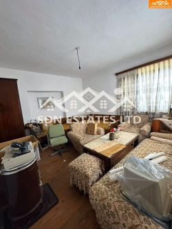 Продава се едноетажна къща с голям двор в предпочитаното село Голямо Дряново