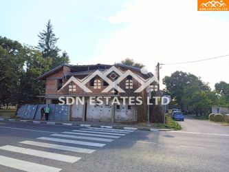 Продава сграда с търговско помощение в центъра на Дунавци