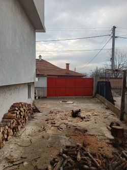 Продава прекрасна къща в град Крън