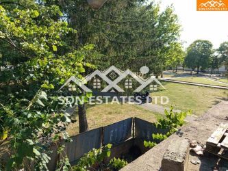 Продава сграда с търговско помощение в центъра на Дунавци