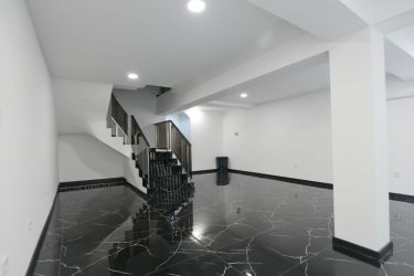 Продава модерна сграда в идеалния център на гр. Казанлък