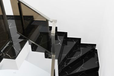 Продава модерна сграда в идеалния център на гр. Казанлък