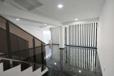 Продава модерна сграда в идеалния център на гр. Казанлък