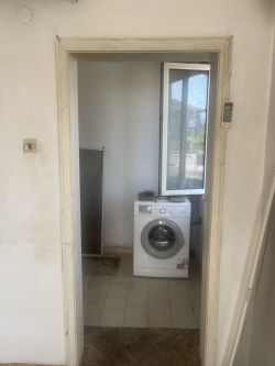 Продава се двуетажна къща