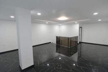 Продава модерна сграда в идеалния център на гр. Казанлък