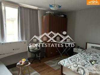 Продава се апартамент с три спални в центъра на гр. Казанлък