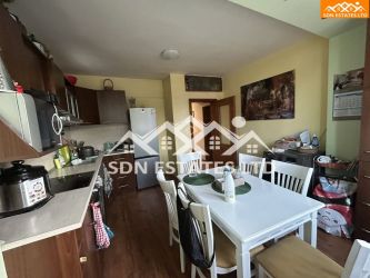 Продава се апартамент с три спални в центъра на гр. Казанлък