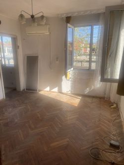 Продава се двуетажна къща