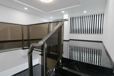 Продава модерна сграда в идеалния център на гр. Казанлък