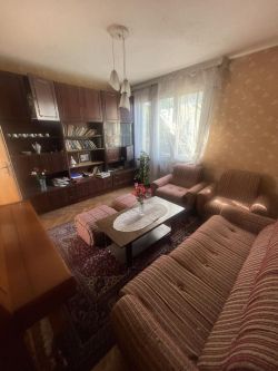 Продава се двуетажна къща