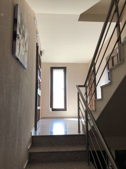 Хотел с прилежащ кафе-аператив и магазин за сувенири