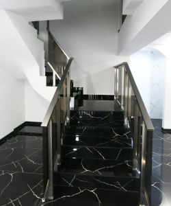 Продава модерна сграда в идеалния център на гр. Казанлък