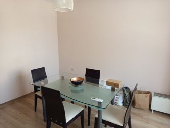 Отдава под наем напълно обзаведен апартамент с една спалня до парк ”Розариум”