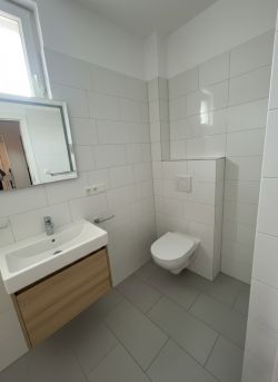 Продава се двуетажна къща