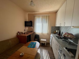 Продава се двустаен апартамент до у-ще СУ Екзарх Антим I, гр. Казанлък