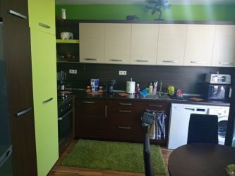 Отдава под наем тристаен апартамент до Манастира