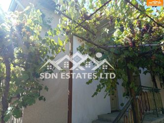 Продава къща в село Манолово