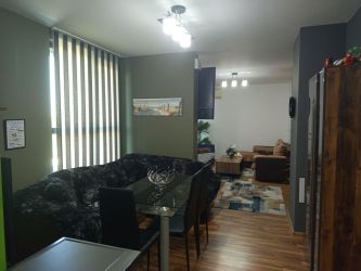 Отдава под наем напълно обзаведен апартамент до Манастира